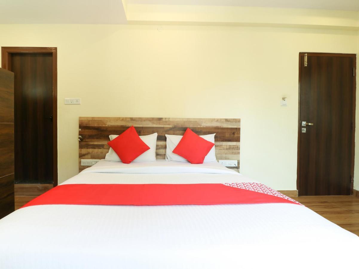 Oyo 36197 Royal Wood Hotel Bangalore Ngoại thất bức ảnh